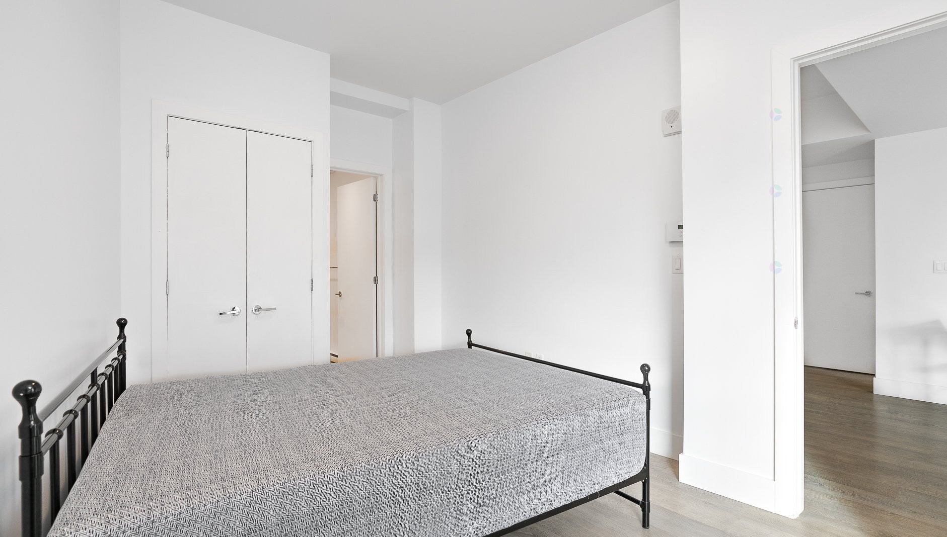 









405


Rue de la Concorde

, 2001,
Montréal (Ville-Marie),




QC
H3A0H1

