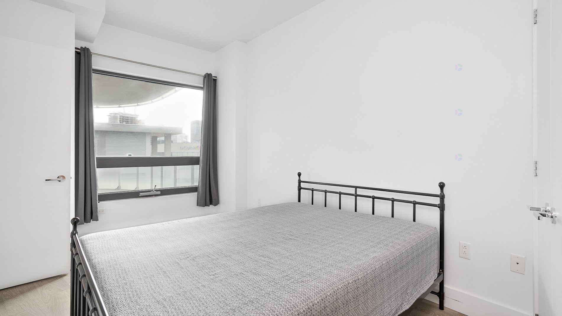 









405


Rue de la Concorde

, 2001,
Montréal (Ville-Marie),




QC
H3A0H1

