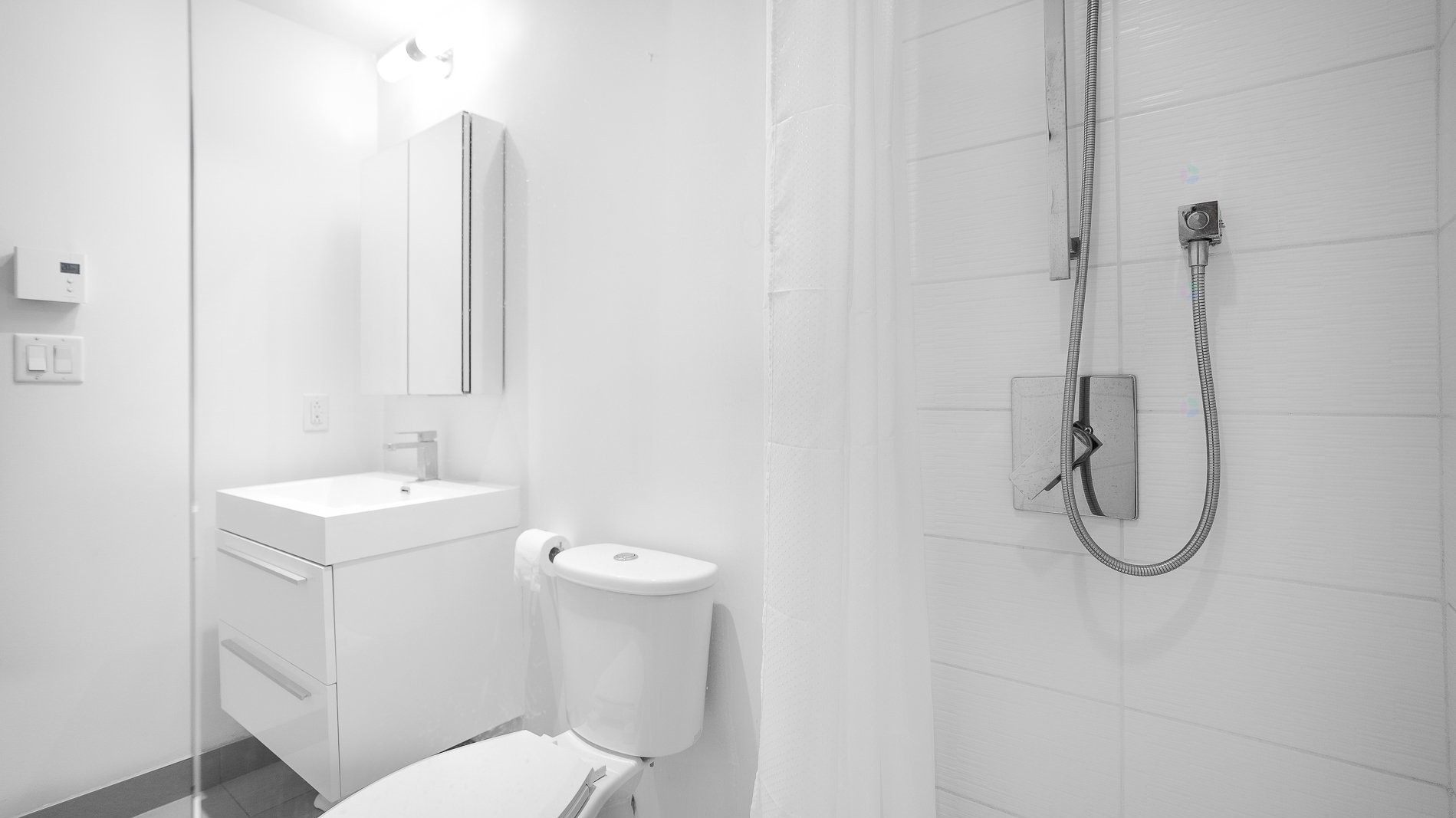 









405


Rue de la Concorde

, 2001,
Montréal (Ville-Marie),




QC
H3A0H1

