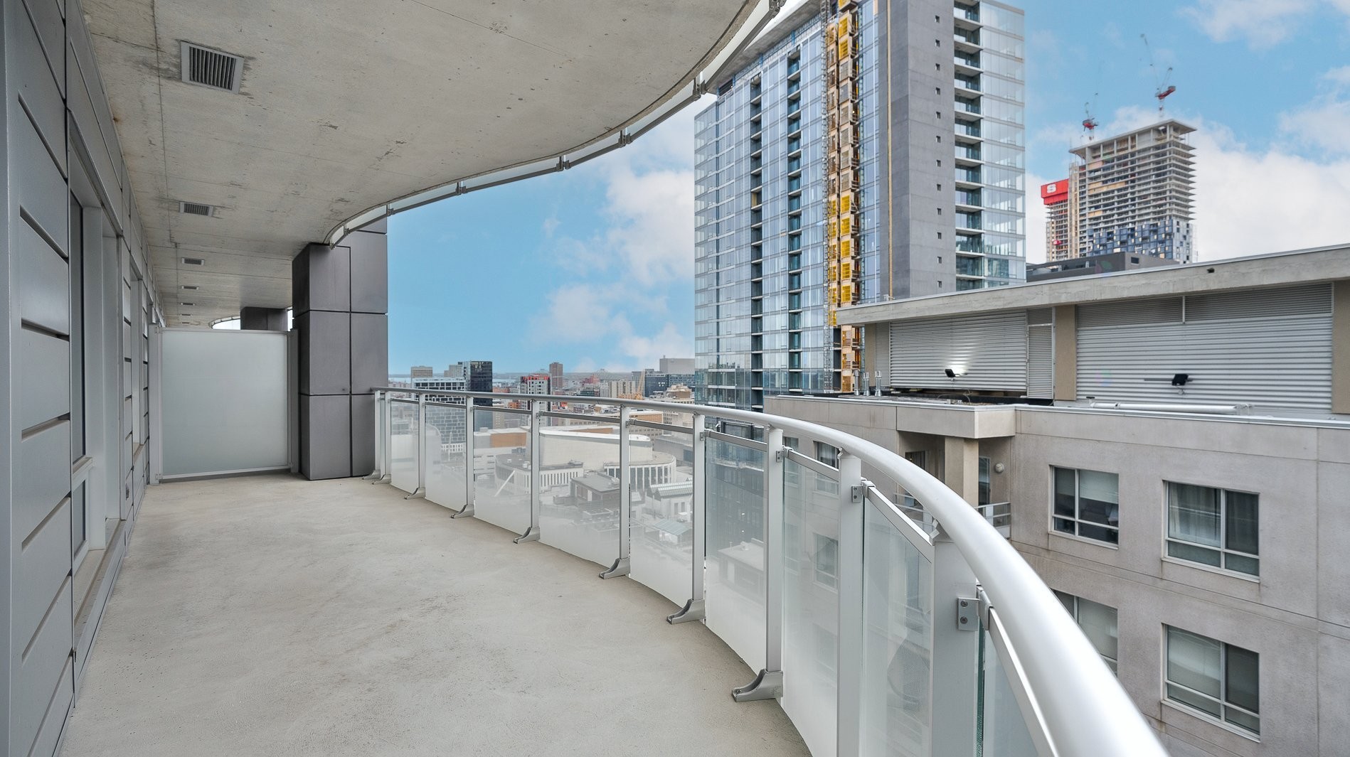 









405


Rue de la Concorde

, 2001,
Montréal (Ville-Marie),




QC
H3A0H1

