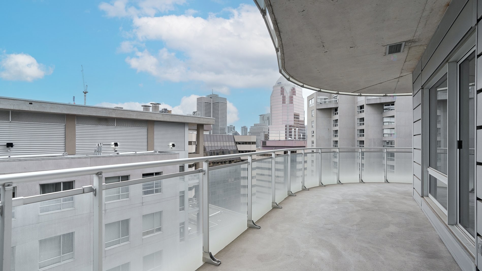 









405


Rue de la Concorde

, 2001,
Montréal (Ville-Marie),




QC
H3A0H1

