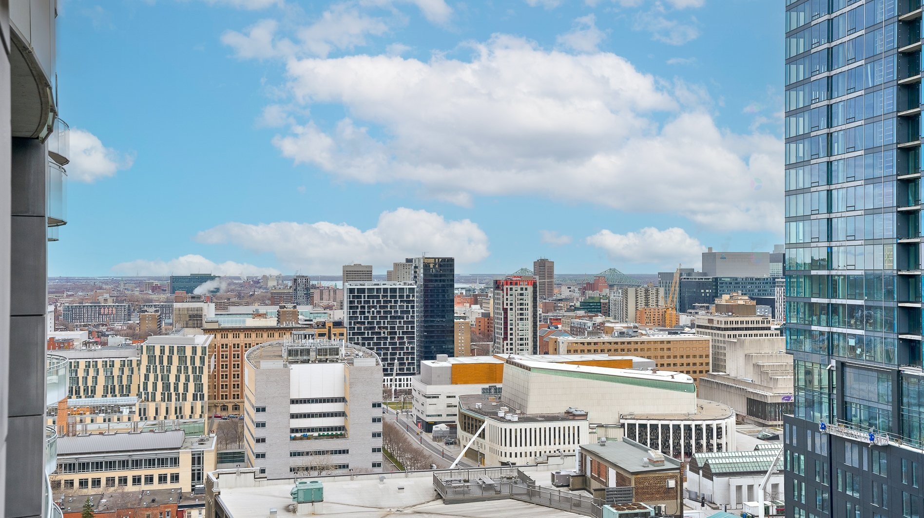 









405


Rue de la Concorde

, 2001,
Montréal (Ville-Marie),




QC
H3A0H1

