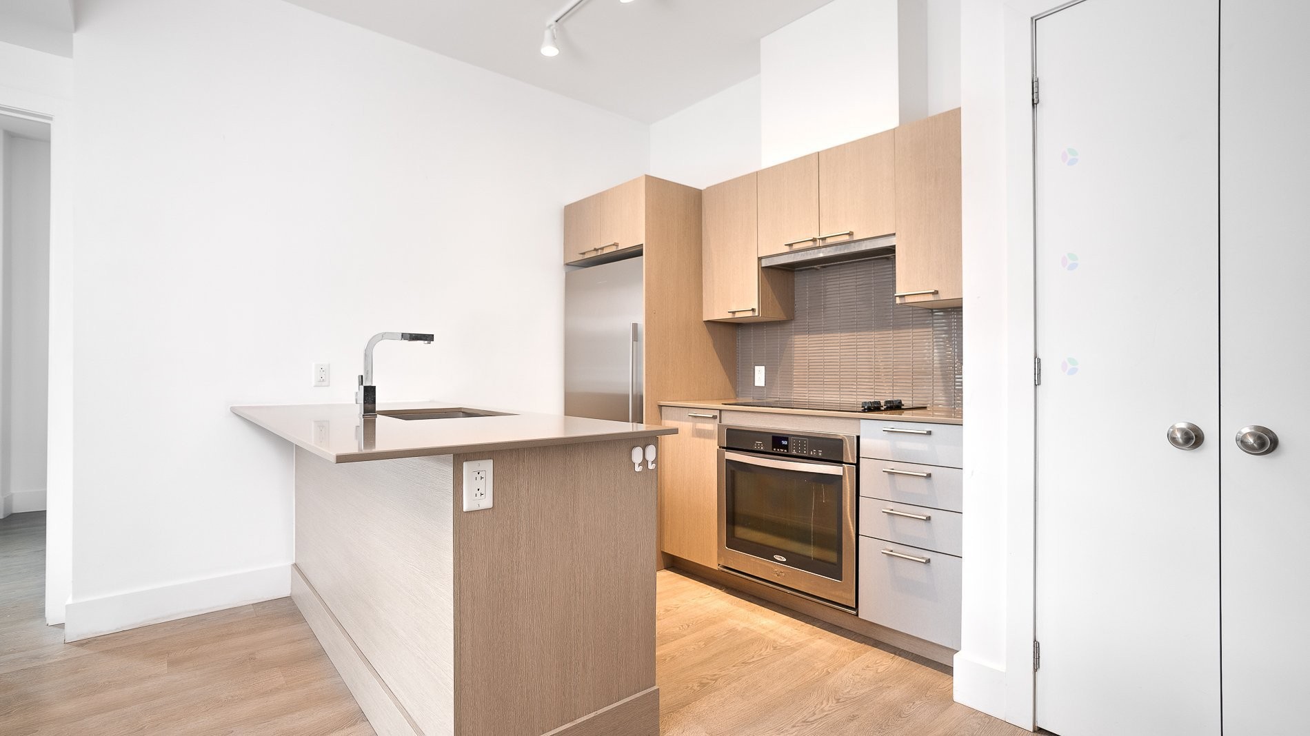 









405


Rue de la Concorde

, 2001,
Montréal (Ville-Marie),




QC
H3A0H1

