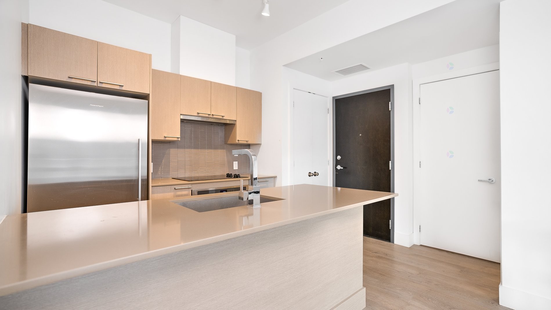 









405


Rue de la Concorde

, 2001,
Montréal (Ville-Marie),




QC
H3A0H1

