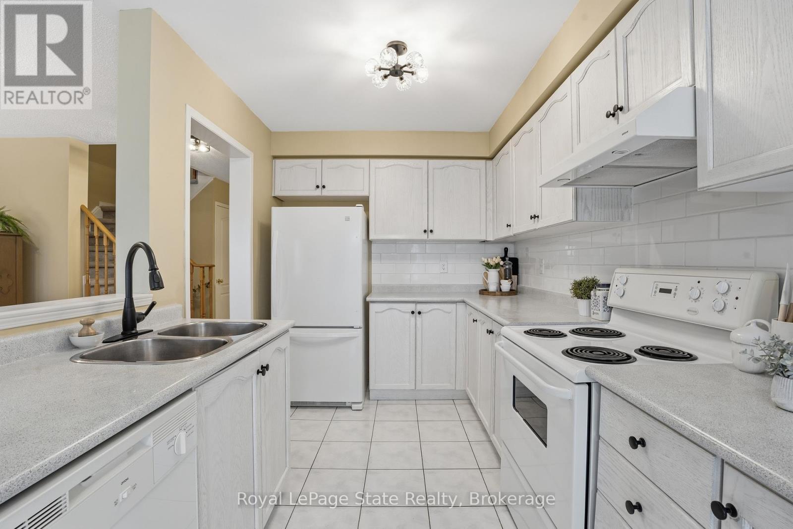 












38 - 2665 THOMAS STREET

,
Mississauga (Central Erin Mills),




Ontario
L5M6G4

