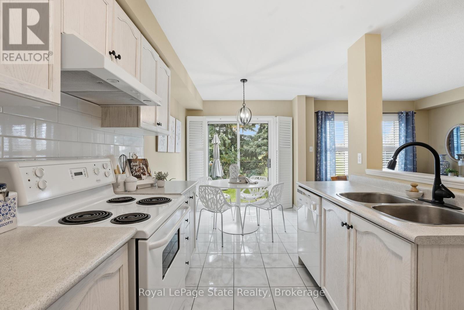












38 - 2665 THOMAS STREET

,
Mississauga (Central Erin Mills),




Ontario
L5M6G4

