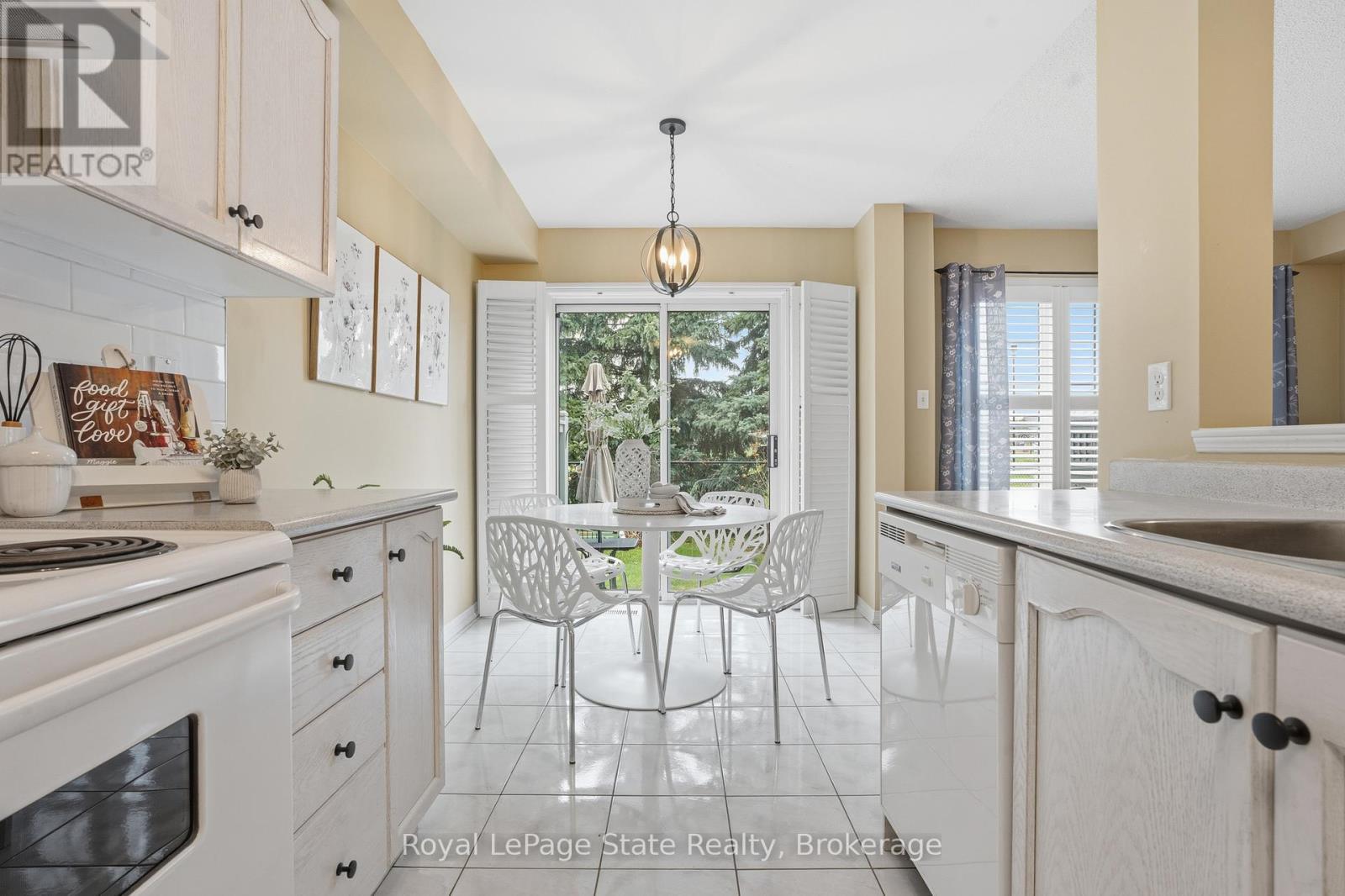 












38 - 2665 THOMAS STREET

,
Mississauga (Central Erin Mills),




Ontario
L5M6G4

