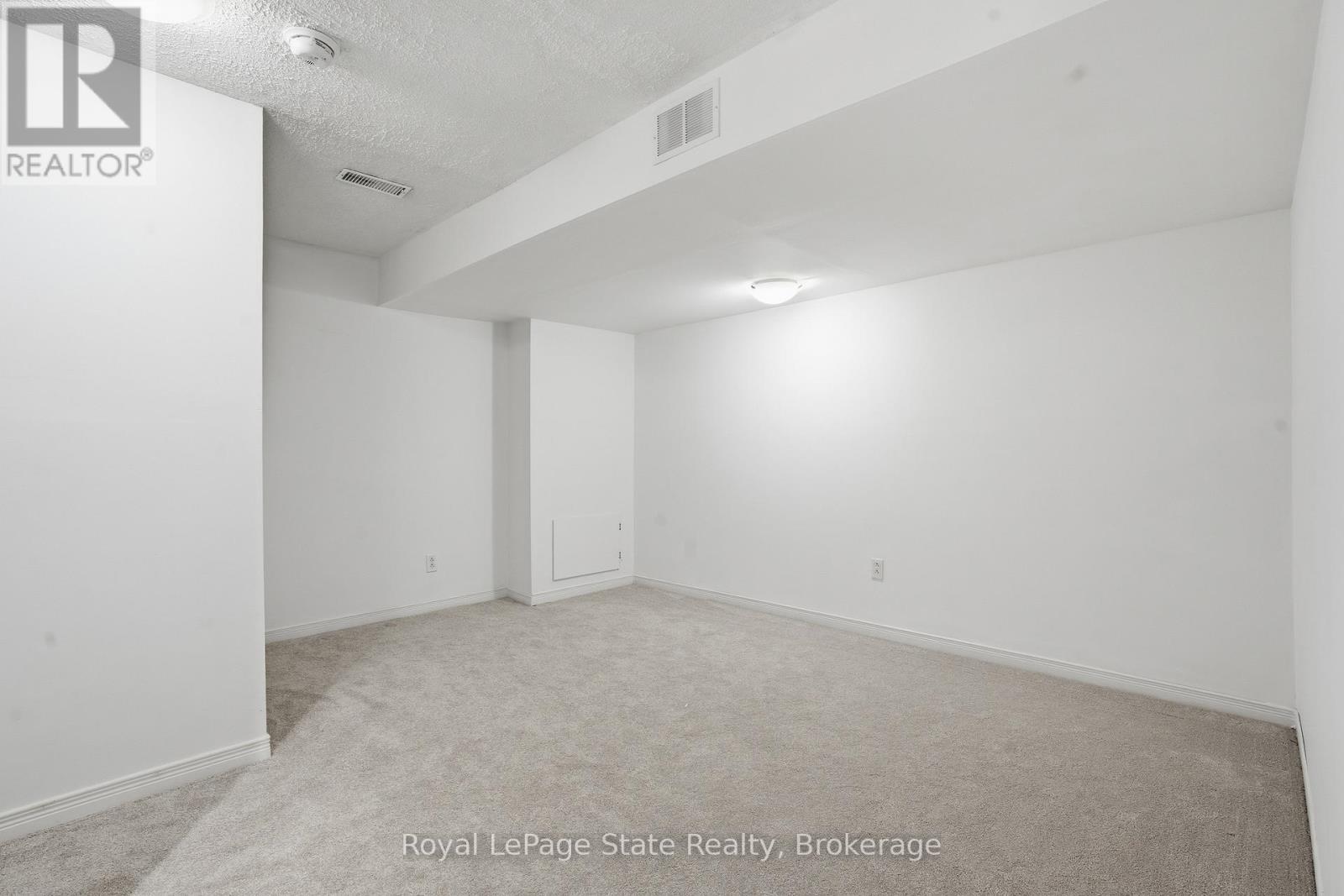 












38 - 2665 THOMAS STREET

,
Mississauga (Central Erin Mills),




Ontario
L5M6G4

