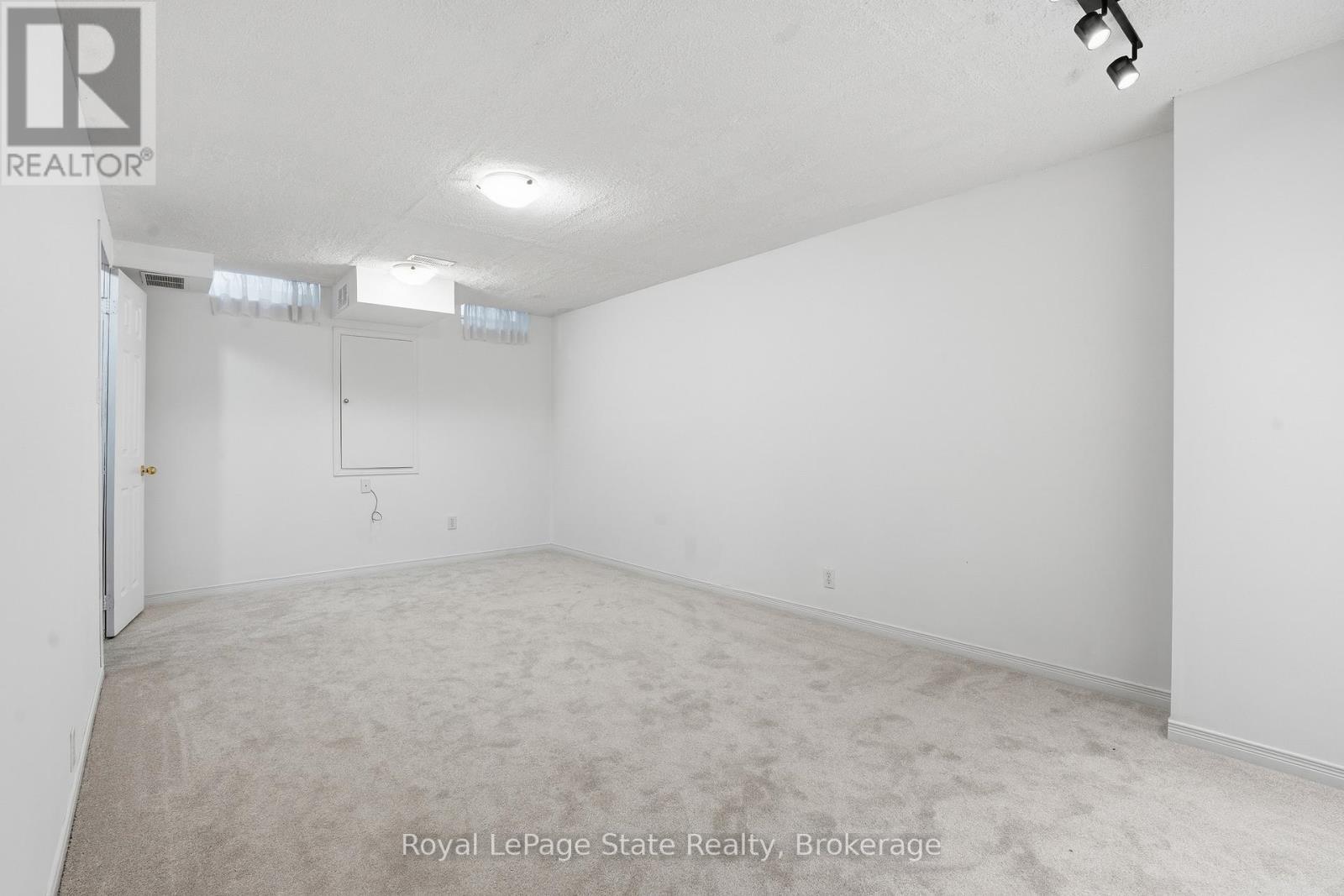 












38 - 2665 THOMAS STREET

,
Mississauga (Central Erin Mills),




Ontario
L5M6G4

