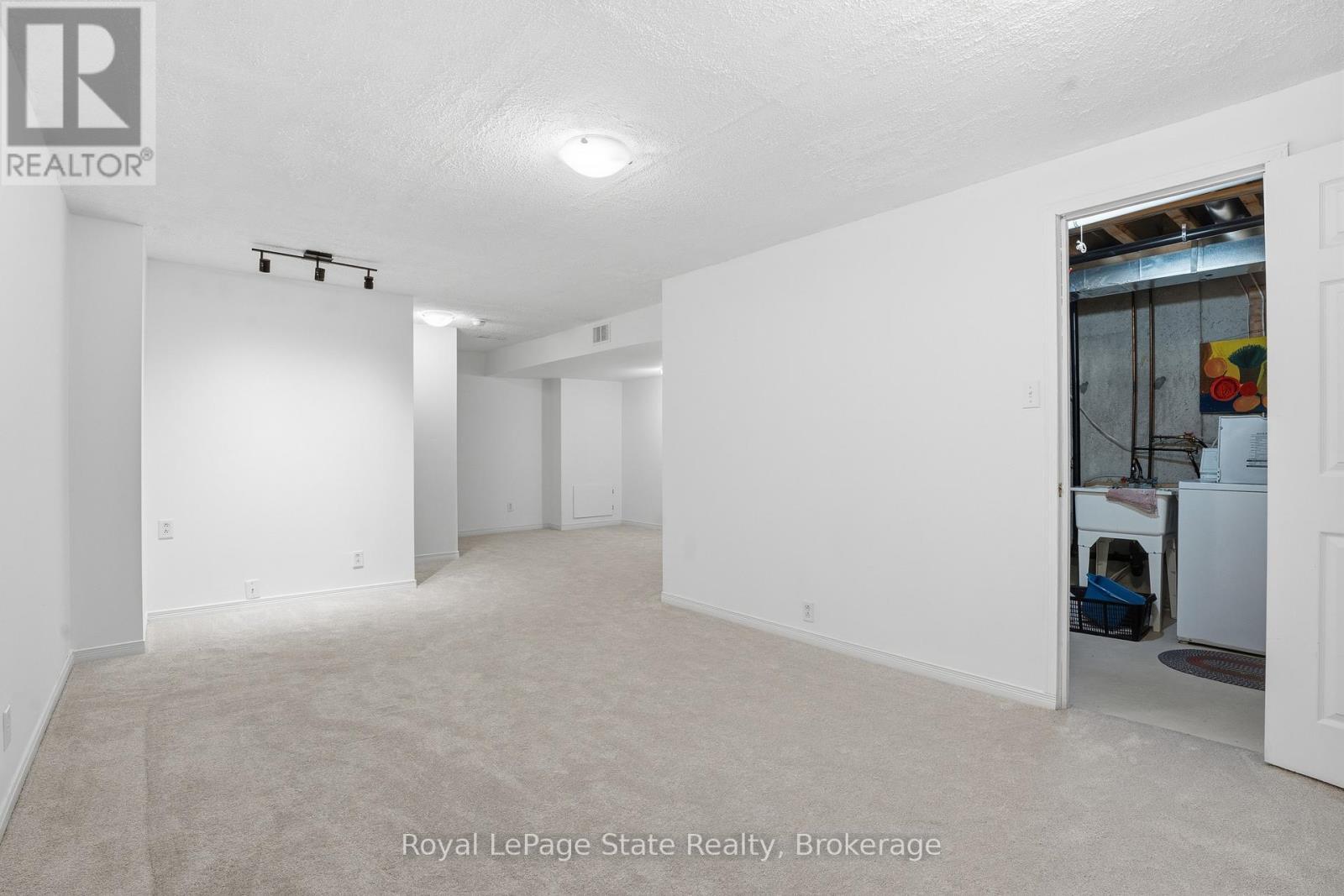 












38 - 2665 THOMAS STREET

,
Mississauga (Central Erin Mills),




Ontario
L5M6G4

