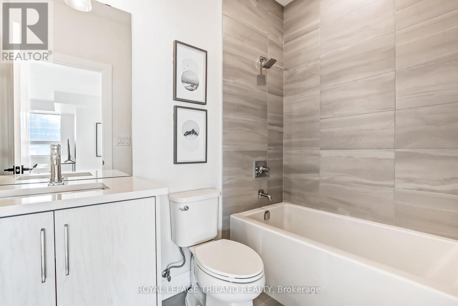 












203 - 16 COMPASS TRAIL N

,
Central Elgin,




Ontario
N5L0A5

