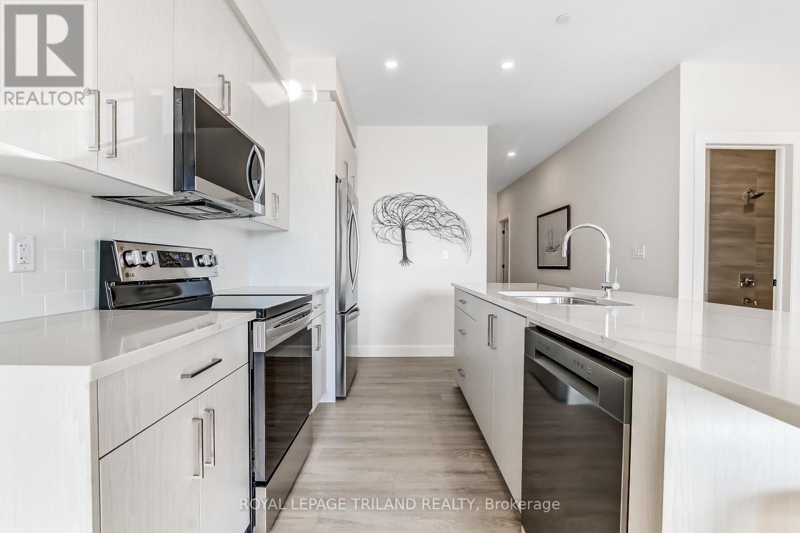 












203 - 16 COMPASS TRAIL N

,
Central Elgin,




Ontario
N5L0A5

