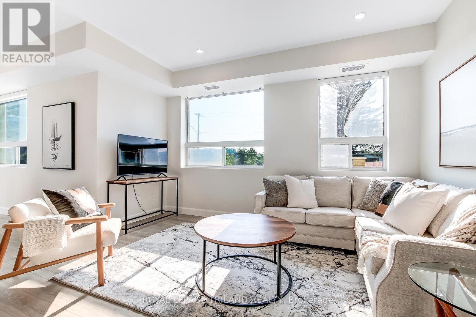 












203 - 16 COMPASS TRAIL N

,
Central Elgin,




Ontario
N5L0A5

