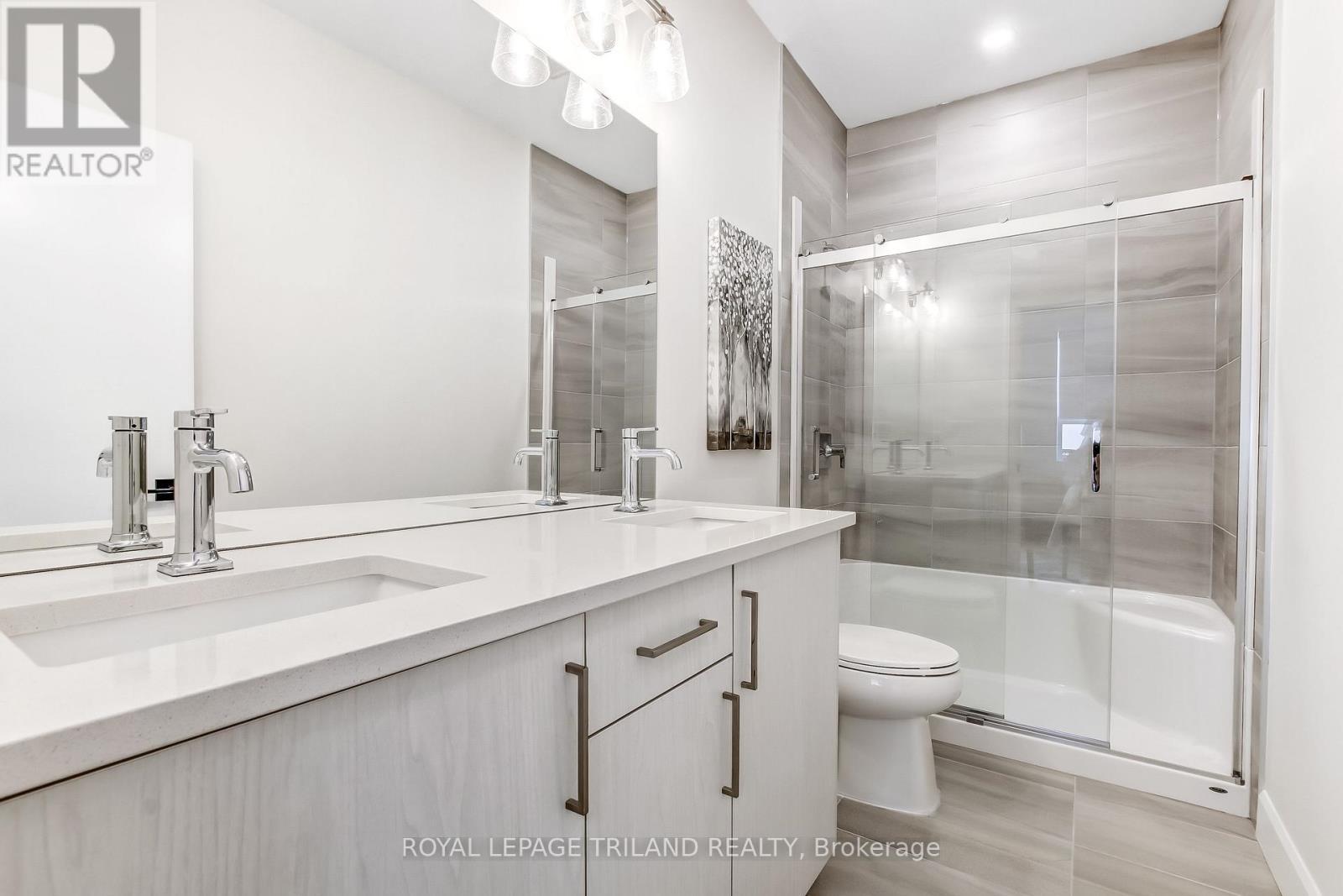 












203 - 16 COMPASS TRAIL N

,
Central Elgin,




Ontario
N5L0A5

