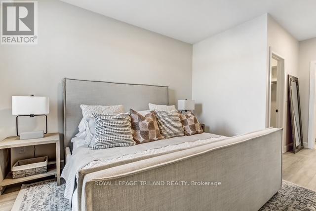 












204 - 16 COMPASS TRAIL N

,
Central Elgin,




Ontario
N5L0A5

