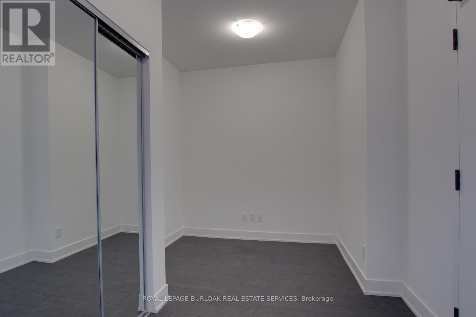 












701 - 2481 TAUNTON ROAD

,
Oakville,




Ontario
L6H0G3

