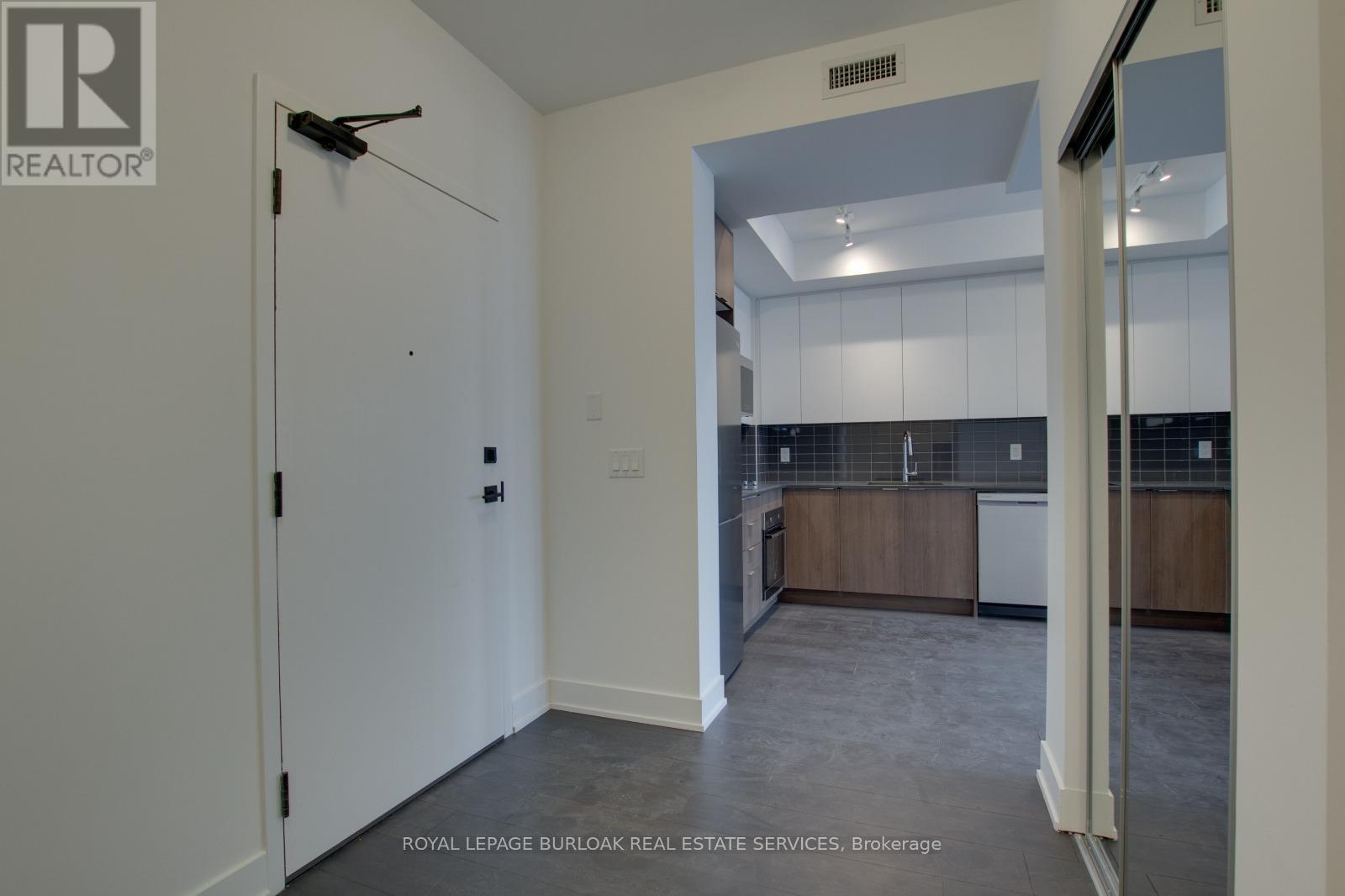 












701 - 2481 TAUNTON ROAD

,
Oakville,




Ontario
L6H0G3

