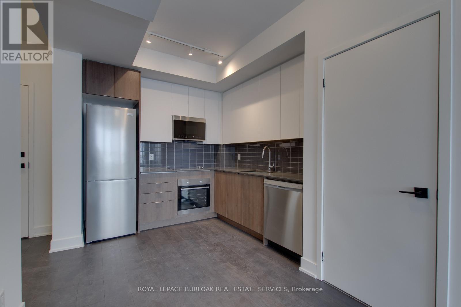 












701 - 2481 TAUNTON ROAD

,
Oakville,




Ontario
L6H0G3

