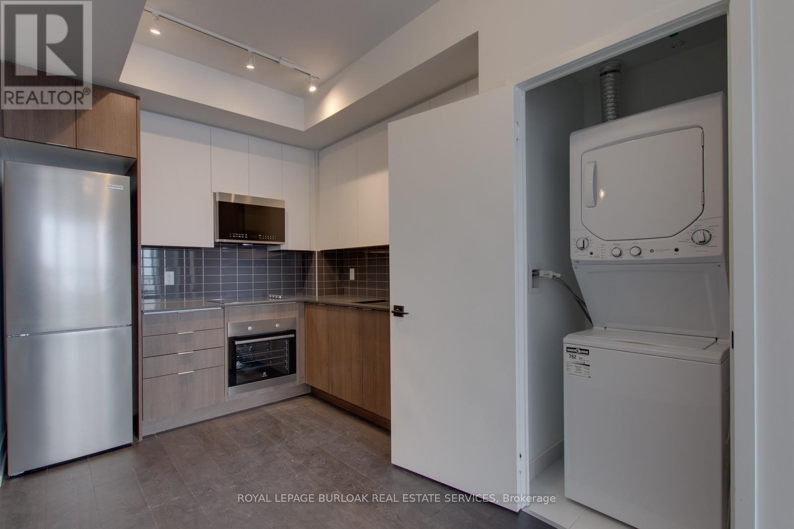 












701 - 2481 TAUNTON ROAD

,
Oakville,




Ontario
L6H0G3

