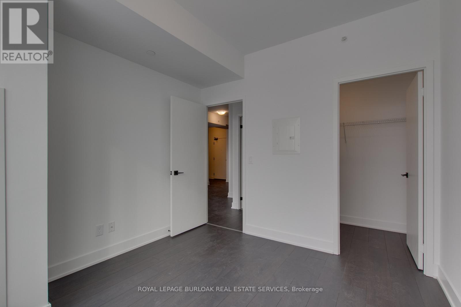 












701 - 2481 TAUNTON ROAD

,
Oakville,




Ontario
L6H0G3

