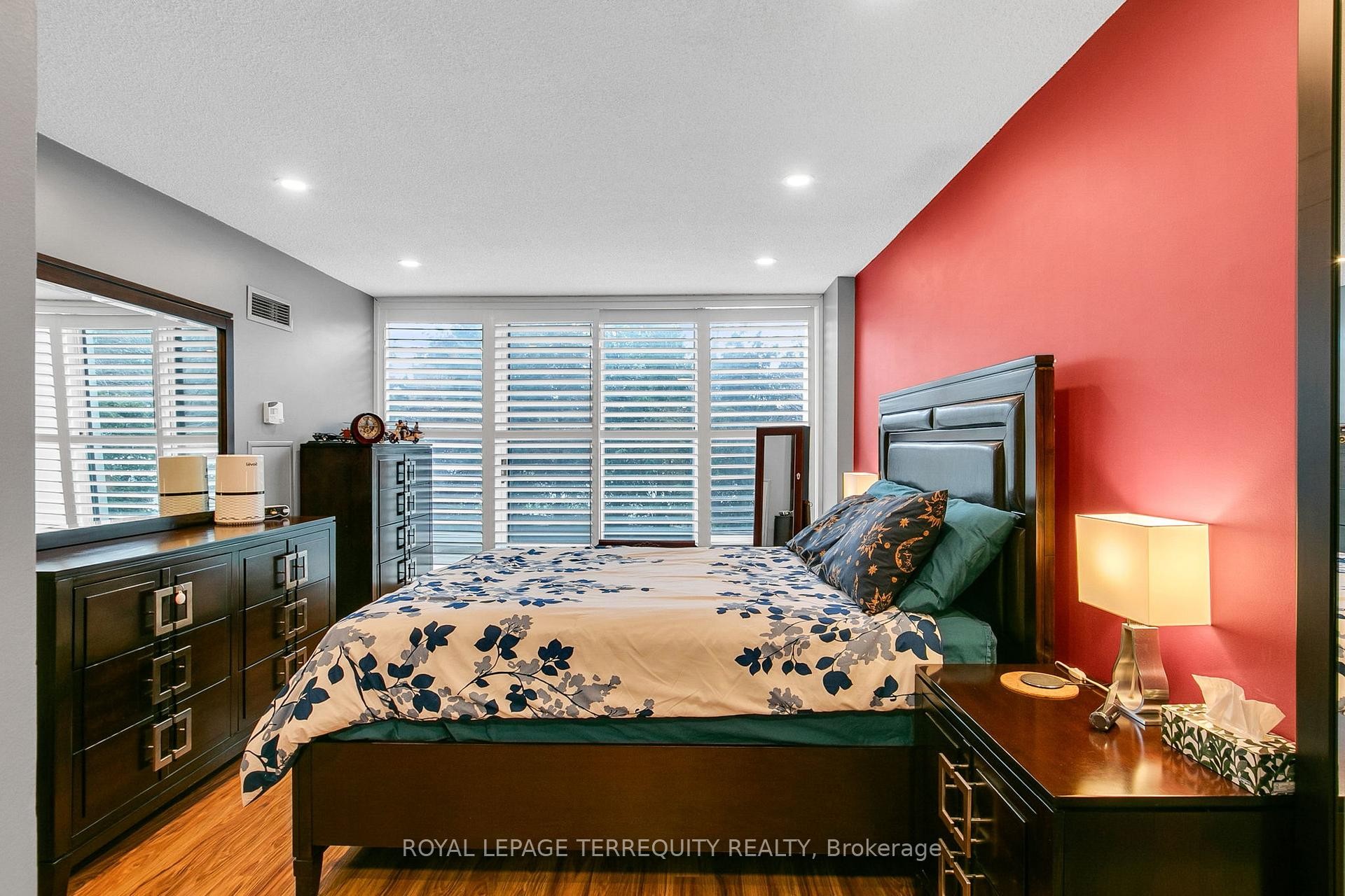 









1131


Steeles

Avenue West, 105,
Toronto,




ON
M2R 3W8

