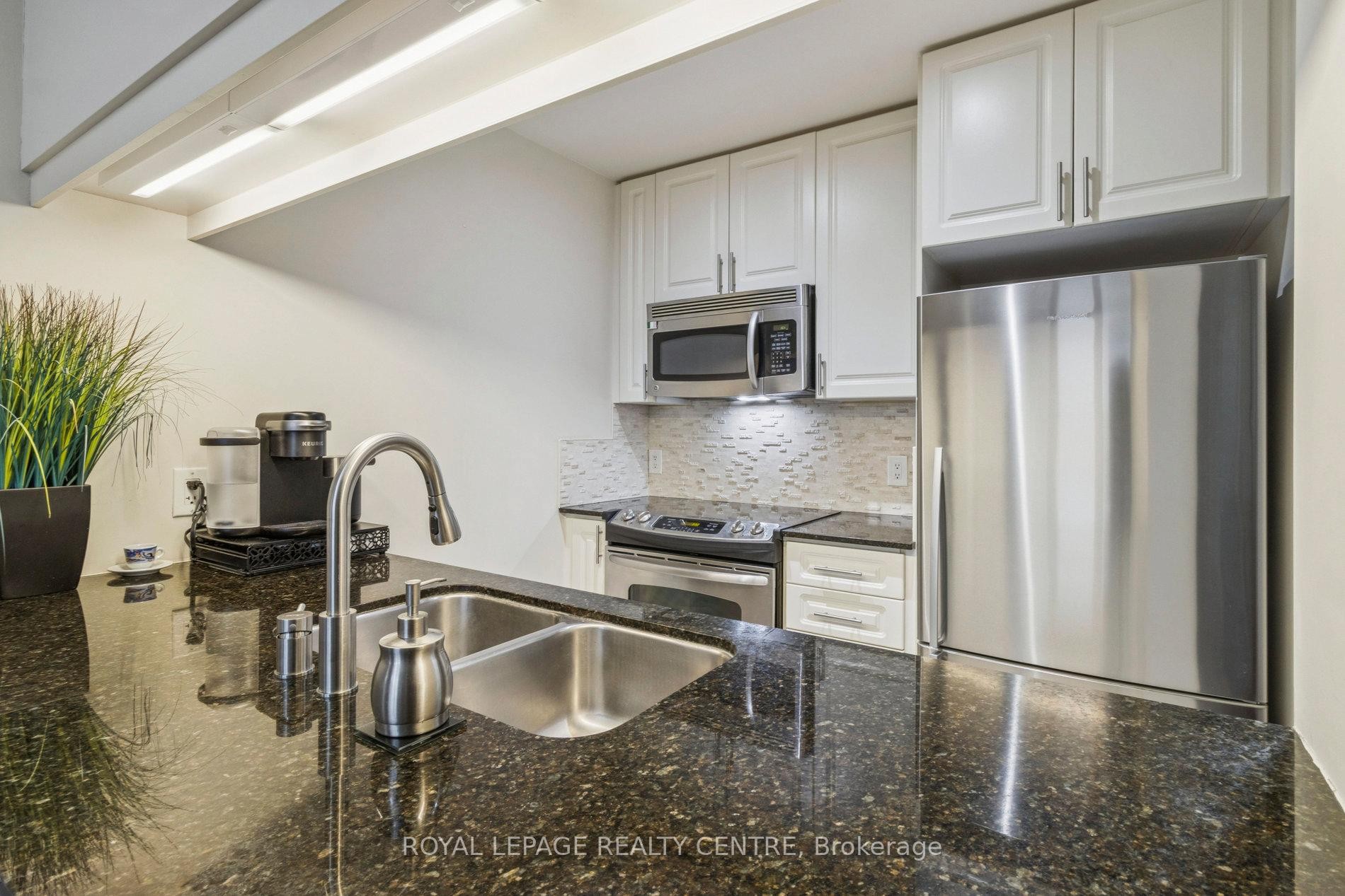 









1055


Southdown

Road, 1503,
Mississauga,




ON
L5J 0A3

