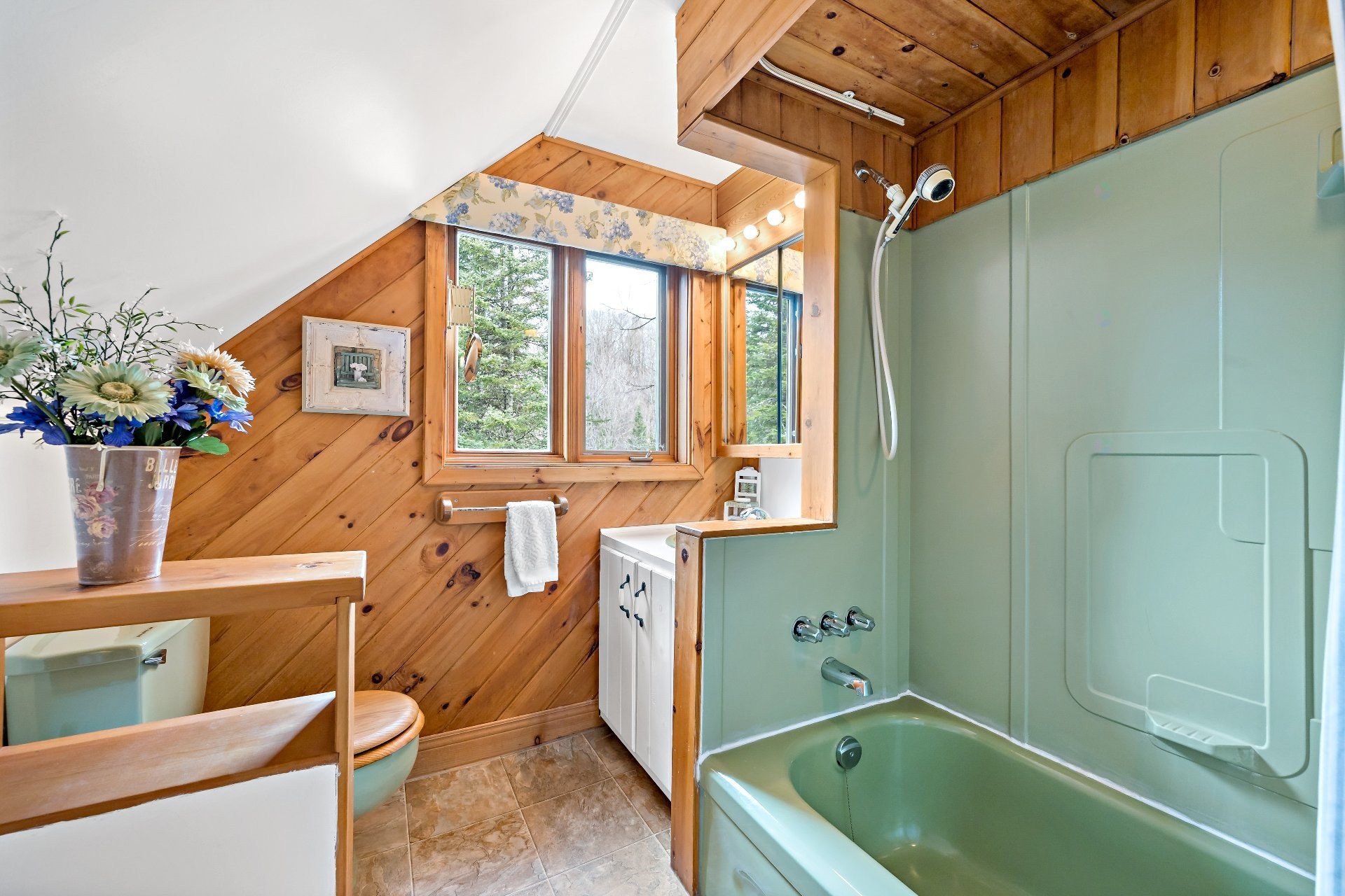 









177


Rue Cachée

,
Mont-Tremblant,




QC
J8E1G9


