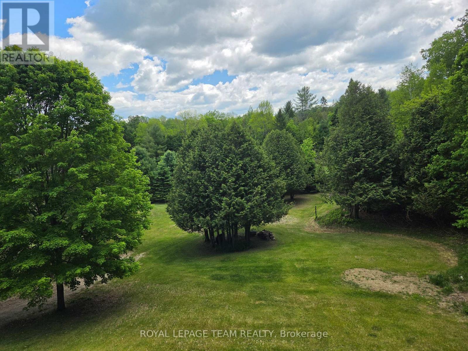












5195 MCDONALD'S CORNERS ROAD

,
Lanark Highlands,




Ontario
K0G1M0

