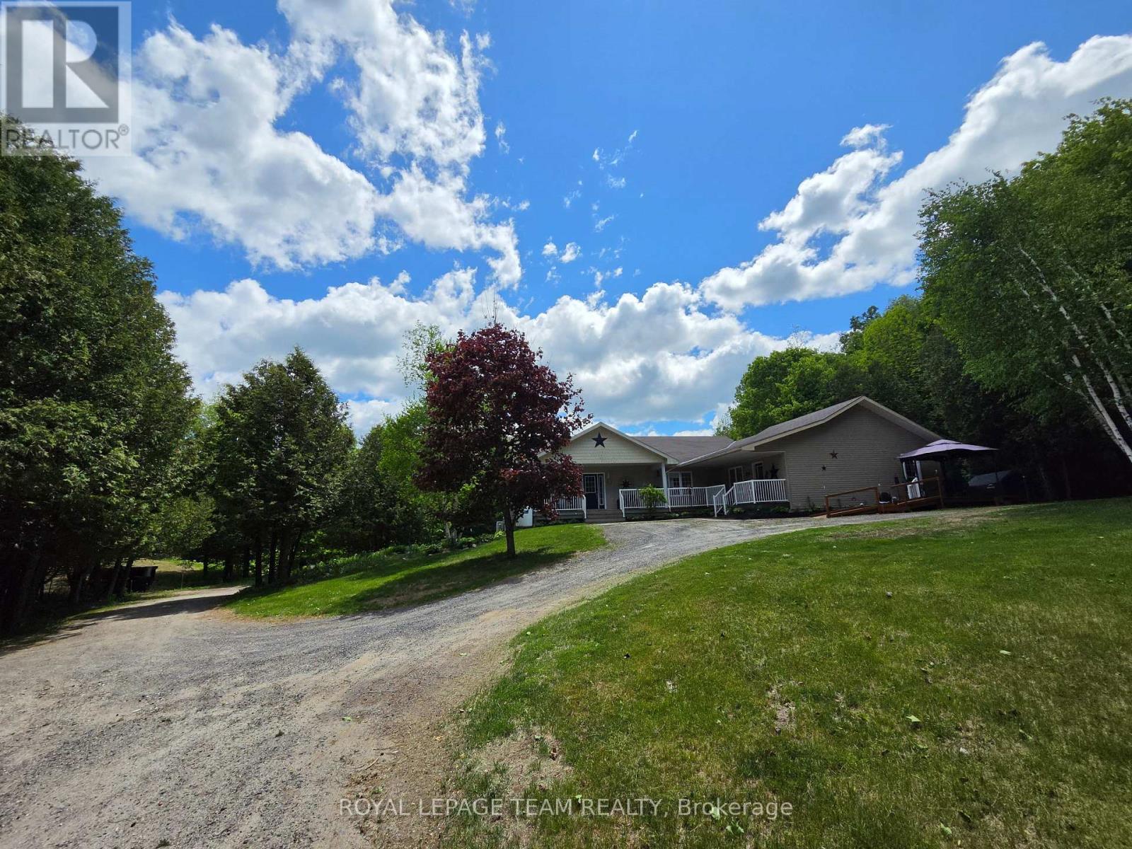 












5195 MCDONALD'S CORNERS ROAD

,
Lanark Highlands,




Ontario
K0G1M0

