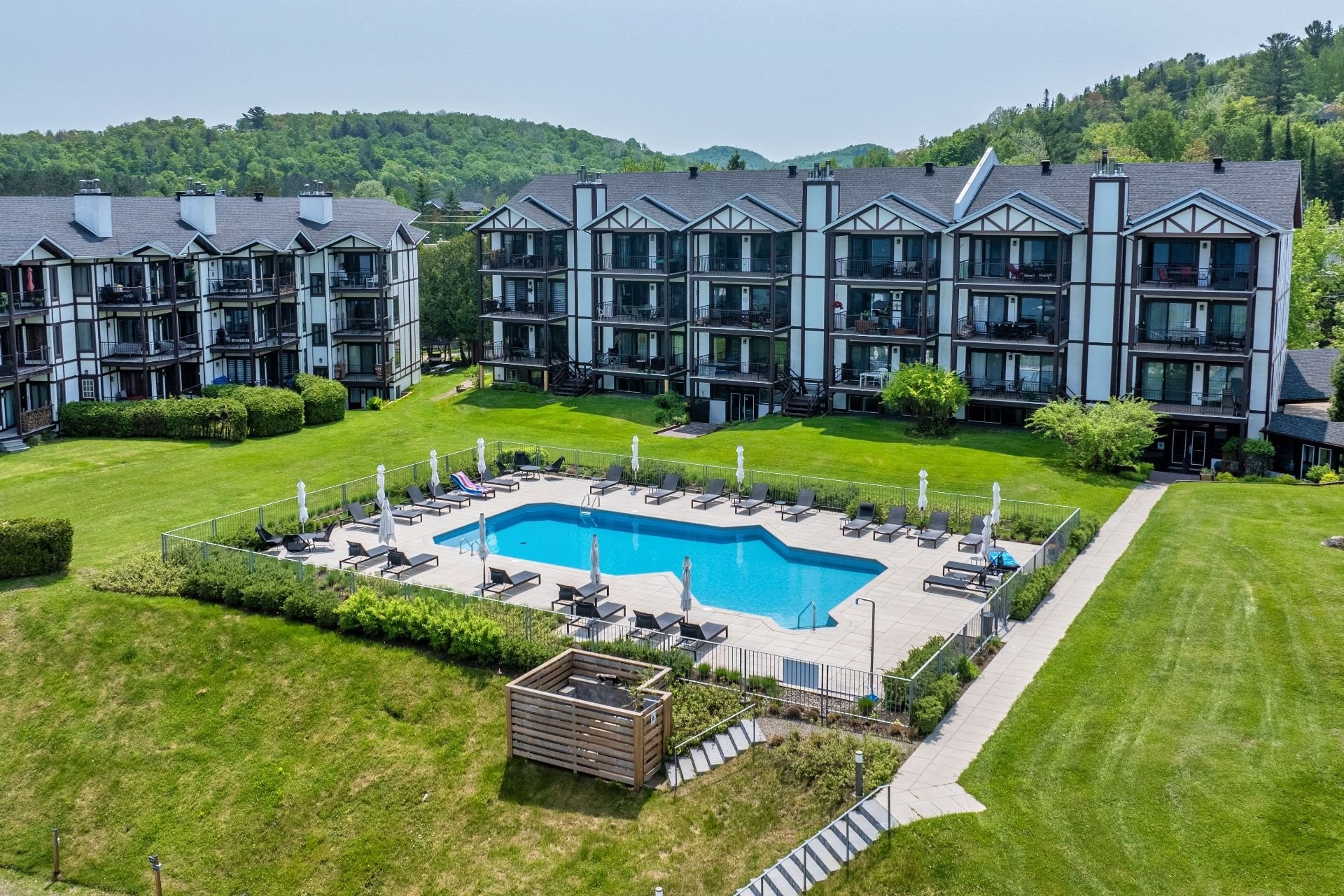 









140


Rue Pinoteau

, 2112,
Mont-Tremblant,




QC
J8E1G2

