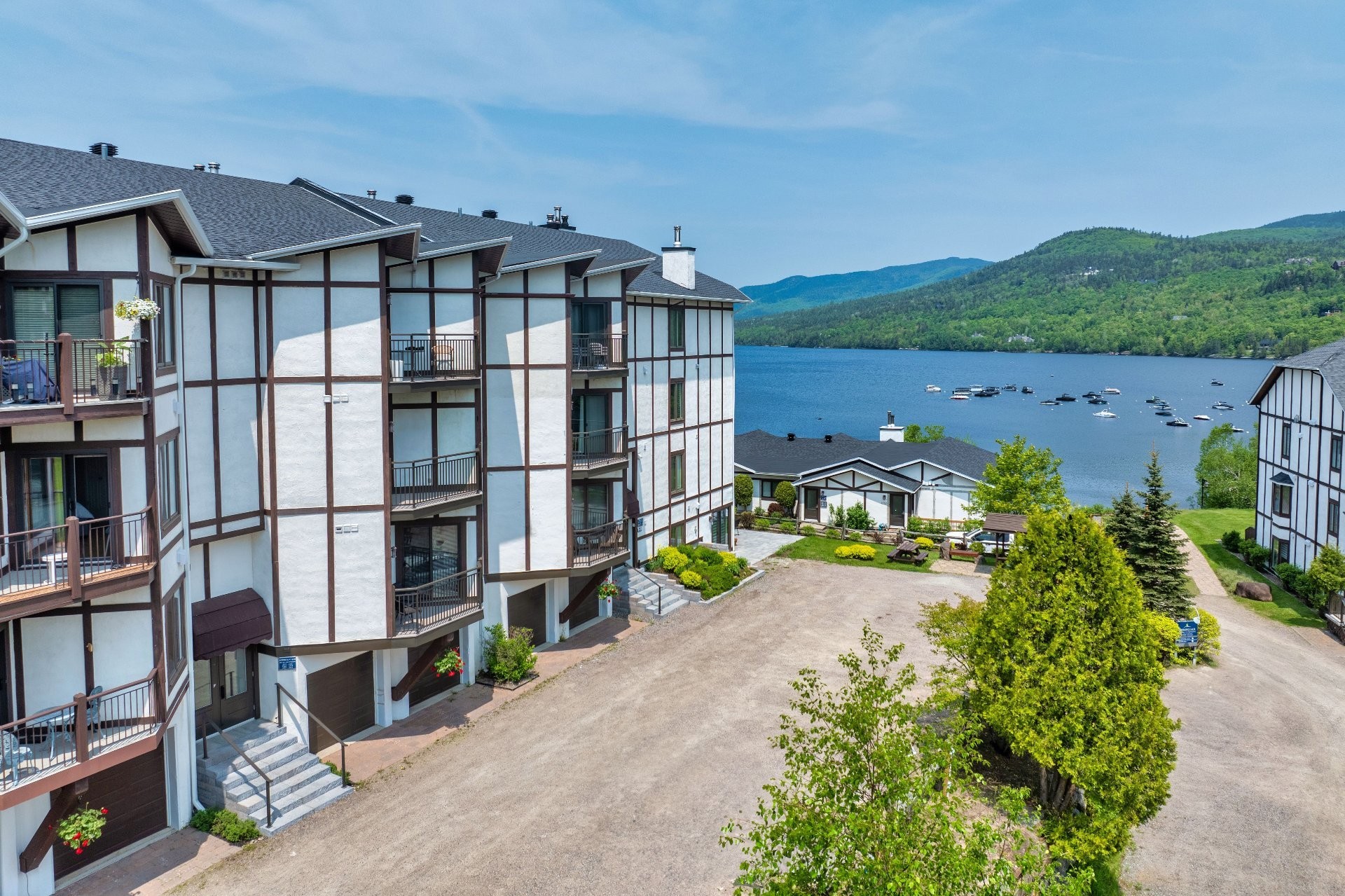









140


Rue Pinoteau

, 2112,
Mont-Tremblant,




QC
J8E1G2

