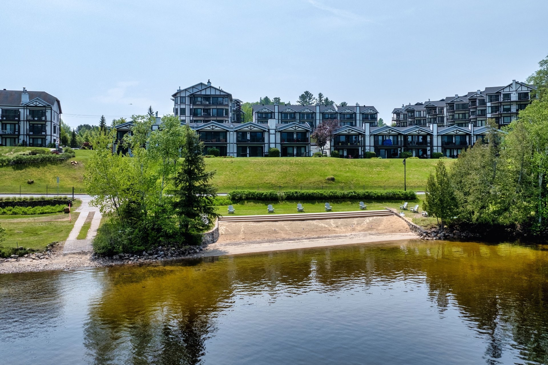 









140


Rue Pinoteau

, 2112,
Mont-Tremblant,




QC
J8E1G2

