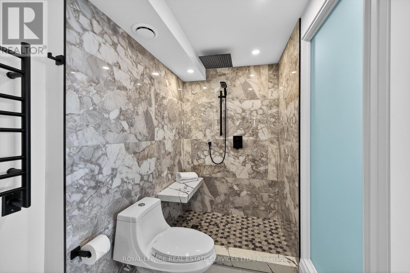 












403 - 2170 MARINE DRIVE

,
Oakville,




Ontario
L6L5V1

