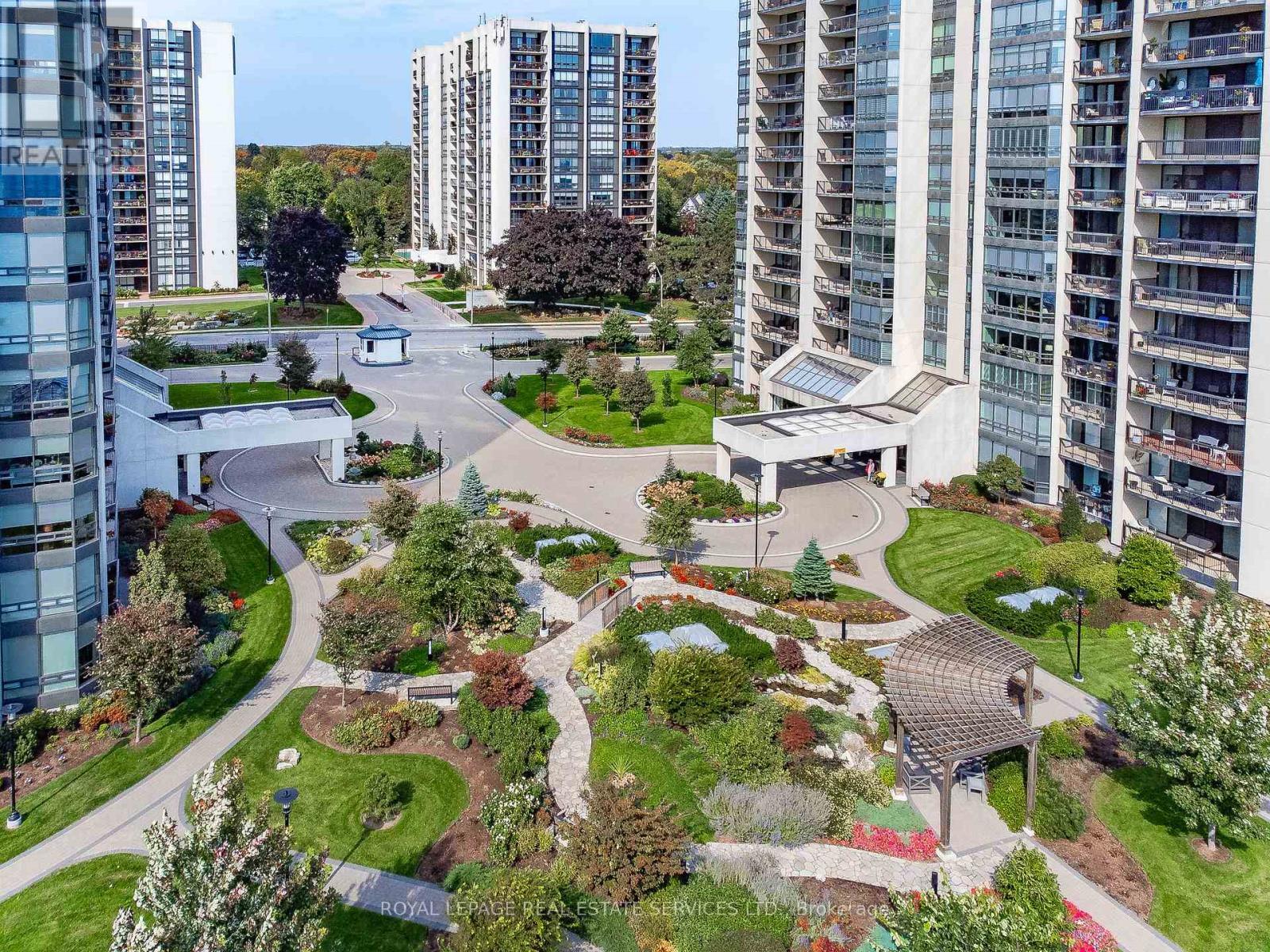 












403 - 2170 MARINE DRIVE

,
Oakville,




Ontario
L6L5V1


