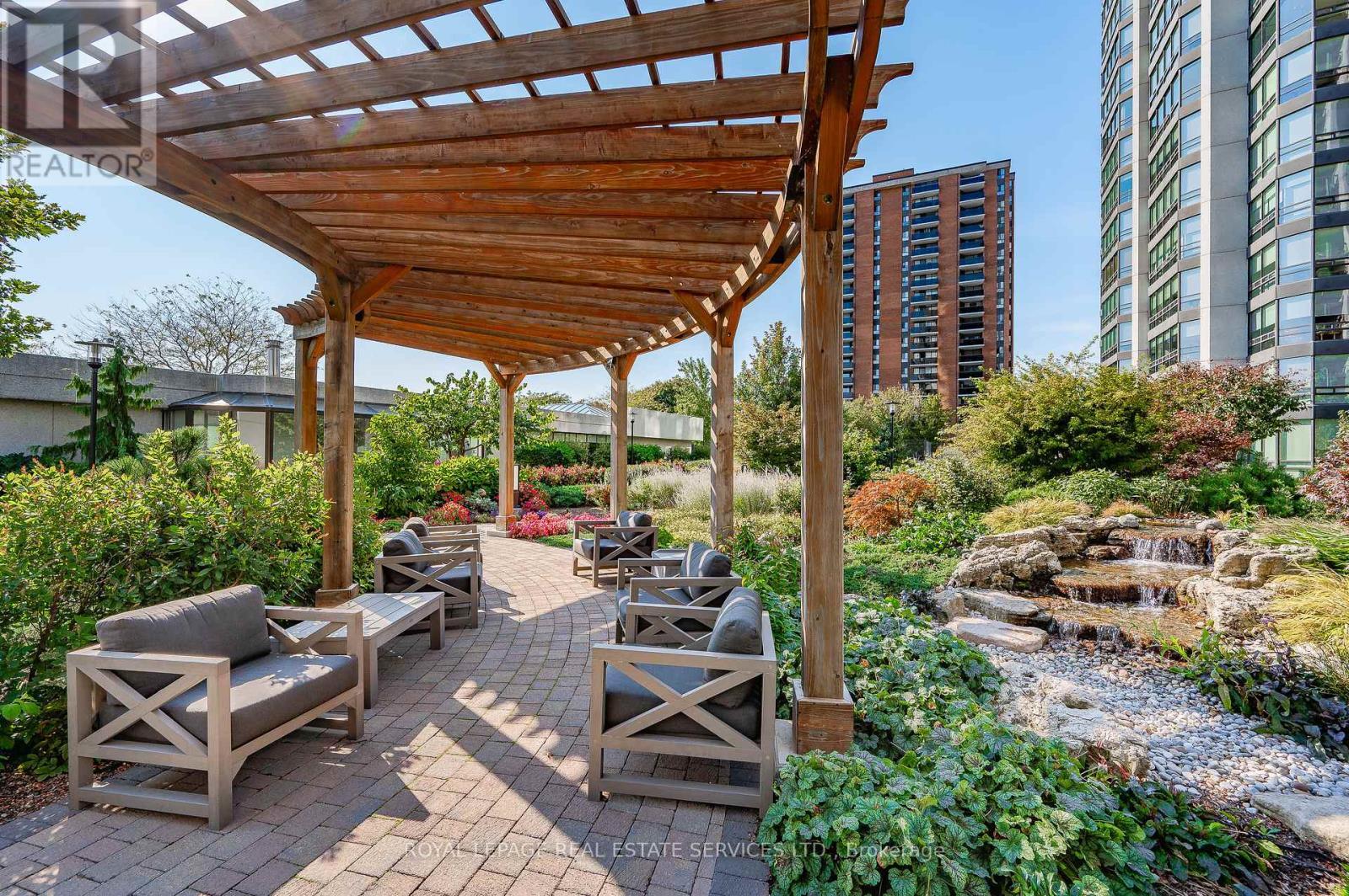 












403 - 2170 MARINE DRIVE

,
Oakville,




Ontario
L6L5V1


