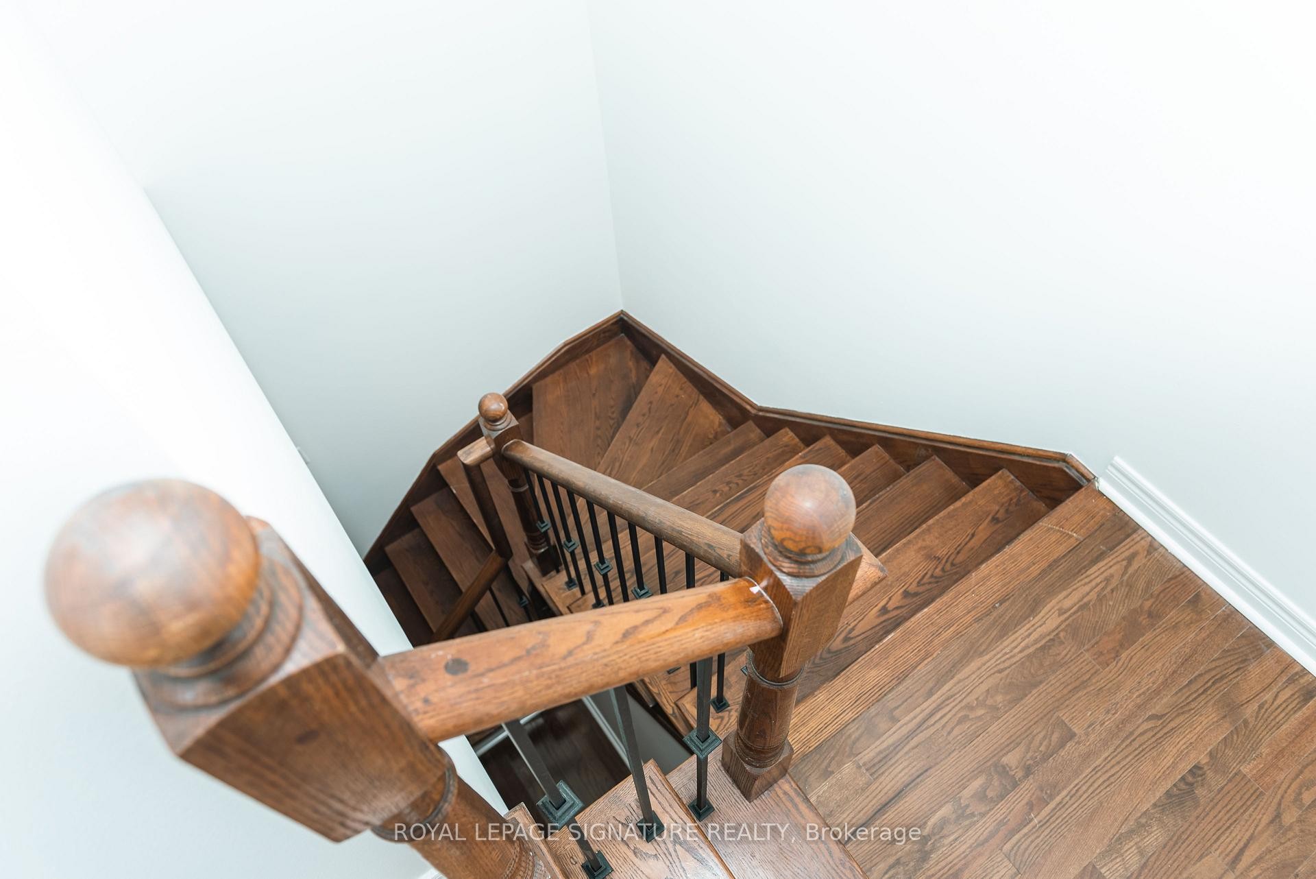 









3250


Sunlight

Street,
Mississauga,




ON
L5M 0G7

