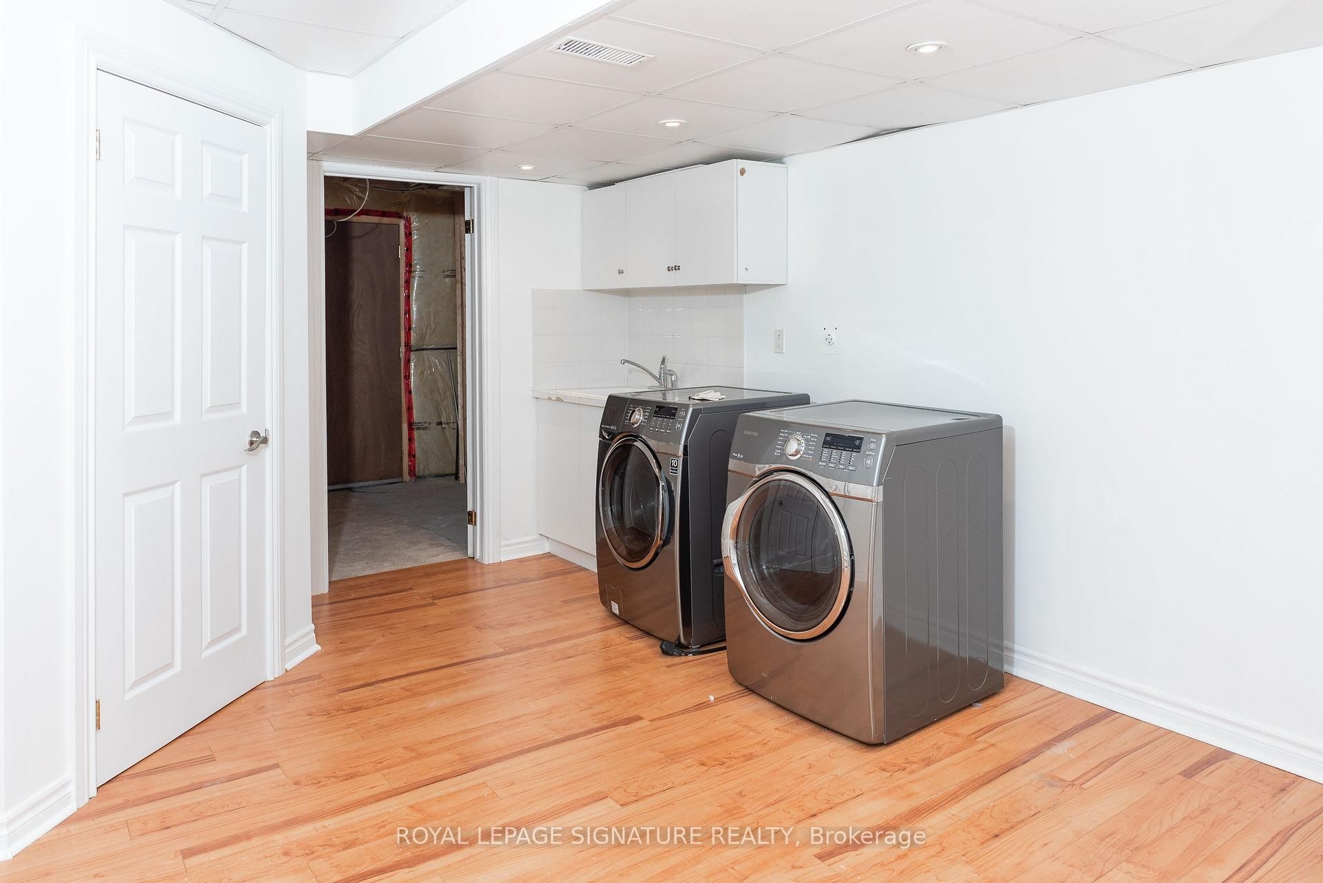 









3250


Sunlight

Street,
Mississauga,




ON
L5M 0G7

