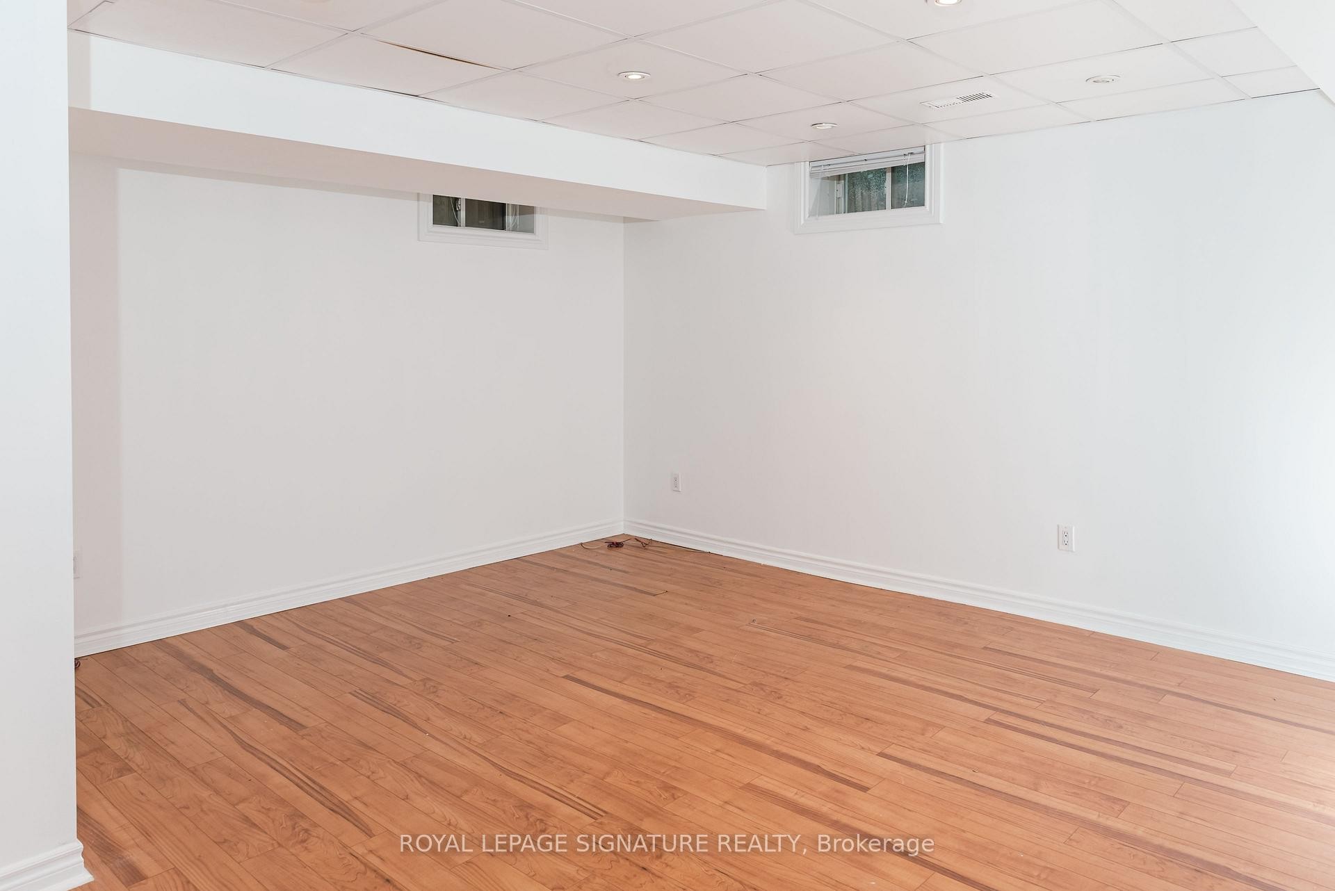 









3250


Sunlight

Street,
Mississauga,




ON
L5M 0G7

