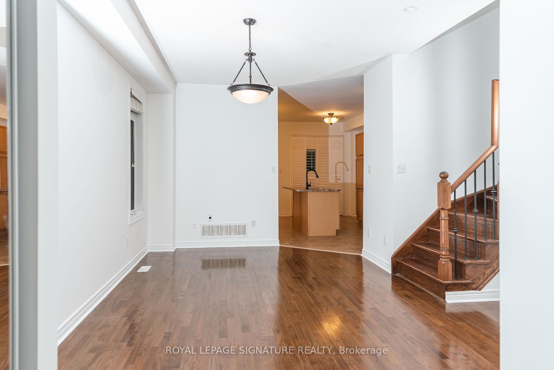 









3250


Sunlight

Street,
Mississauga,




ON
L5M 0G7

