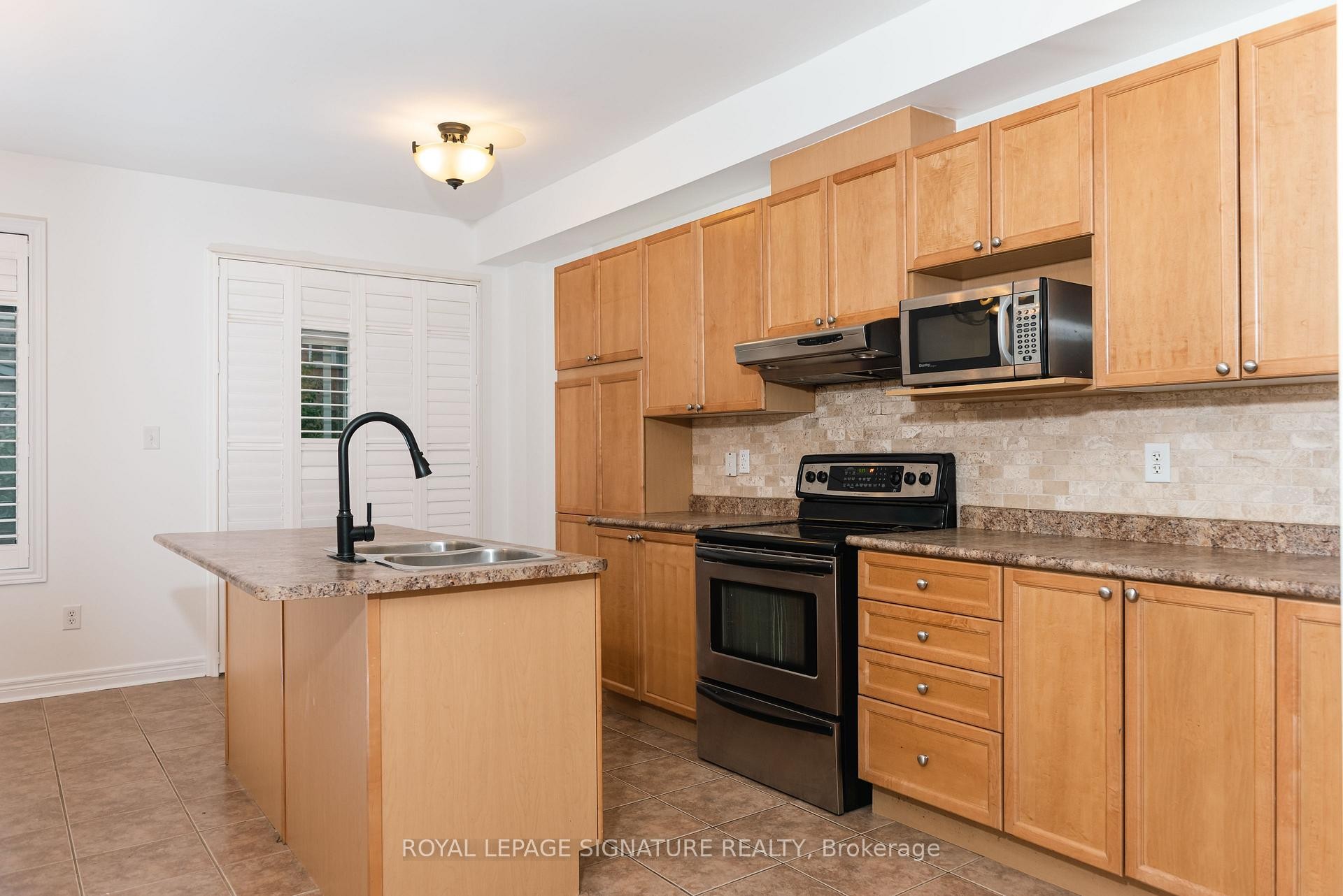 









3250


Sunlight

Street,
Mississauga,




ON
L5M 0G7

