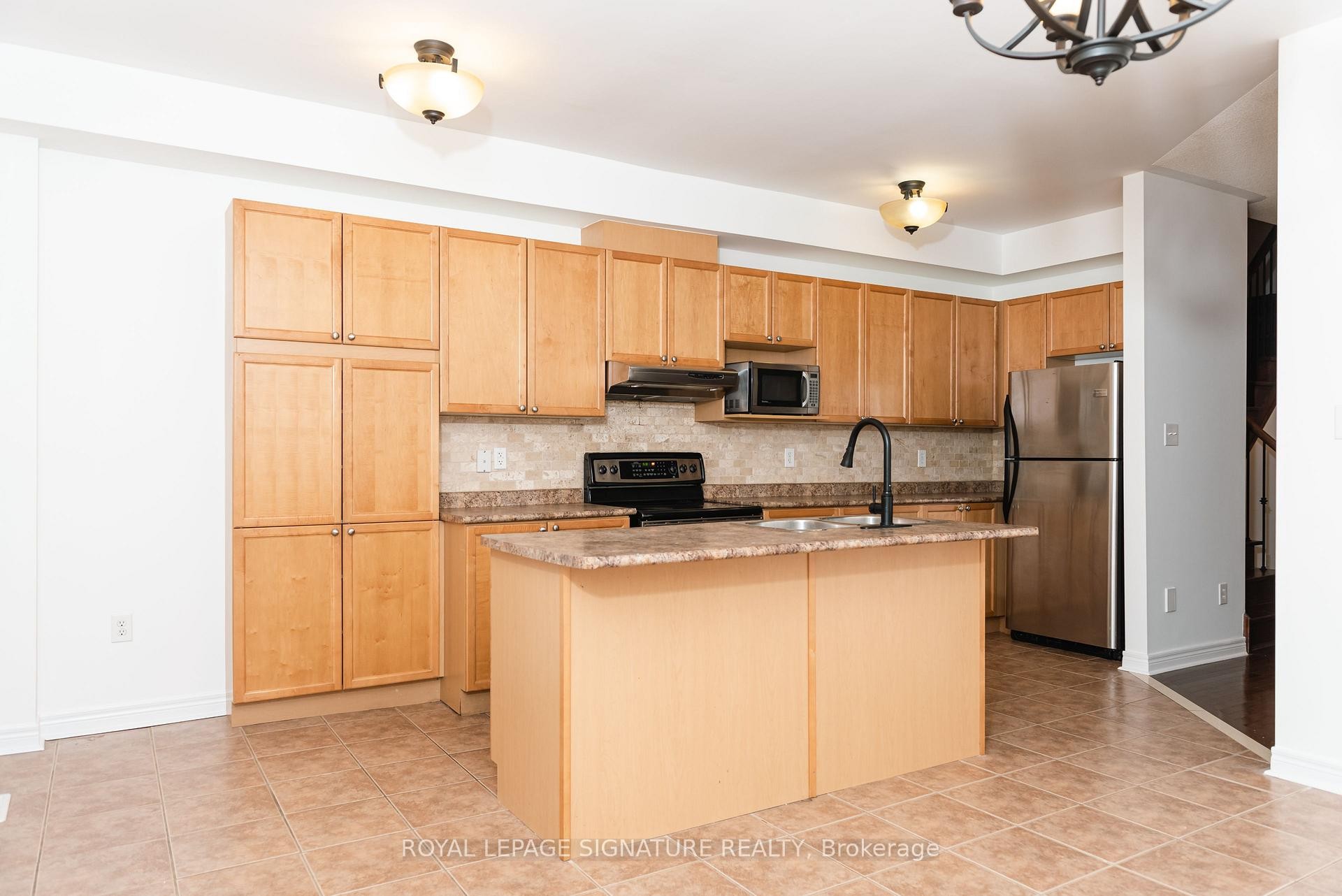 









3250


Sunlight

Street,
Mississauga,




ON
L5M 0G7

