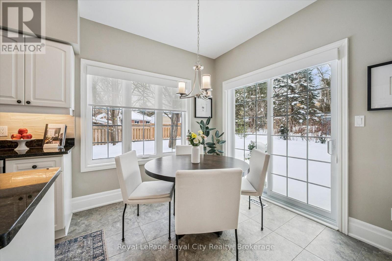 












11 - 25 MANOR PARK CRESCENT

,
Guelph (Dovercliffe Park/Old University),




Ontario
N1G1A2

