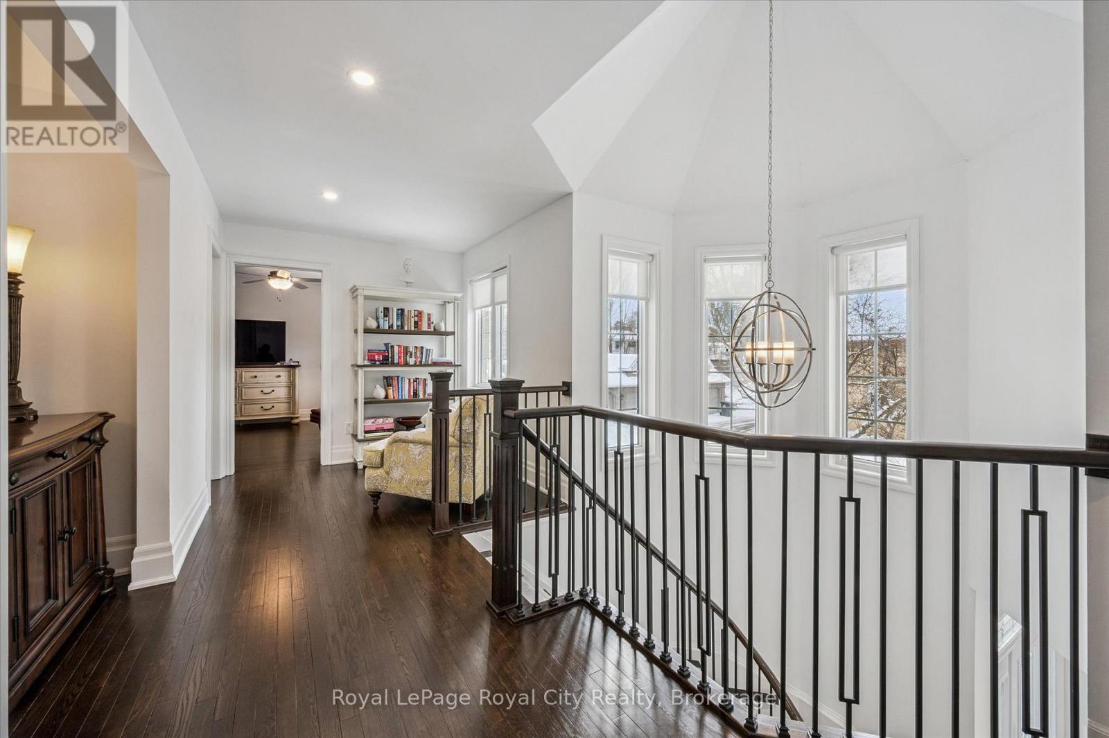 












11 - 25 MANOR PARK CRESCENT

,
Guelph (Dovercliffe Park/Old University),




Ontario
N1G1A2

