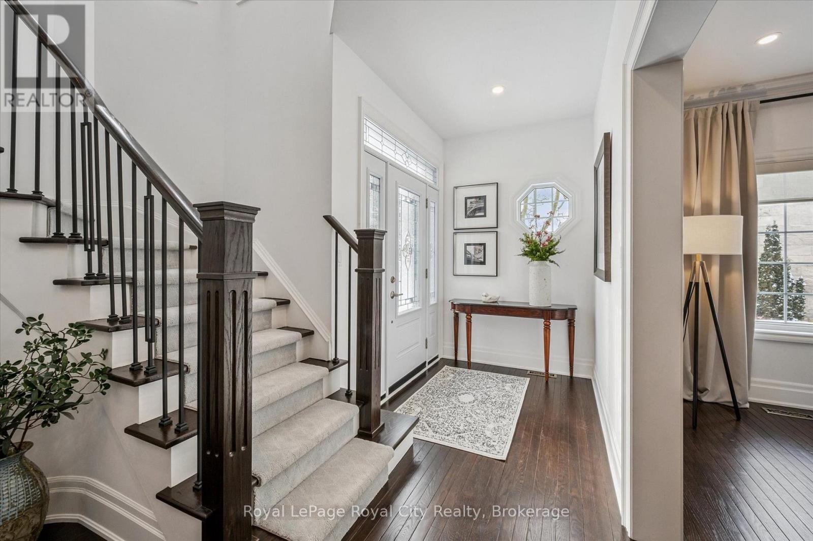 












11 - 25 MANOR PARK CRESCENT

,
Guelph (Dovercliffe Park/Old University),




Ontario
N1G1A2

