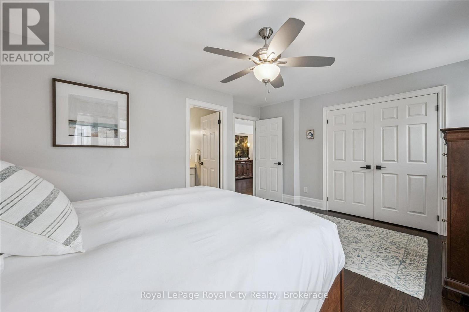 












11 - 25 MANOR PARK CRESCENT

,
Guelph (Dovercliffe Park/Old University),




Ontario
N1G1A2

