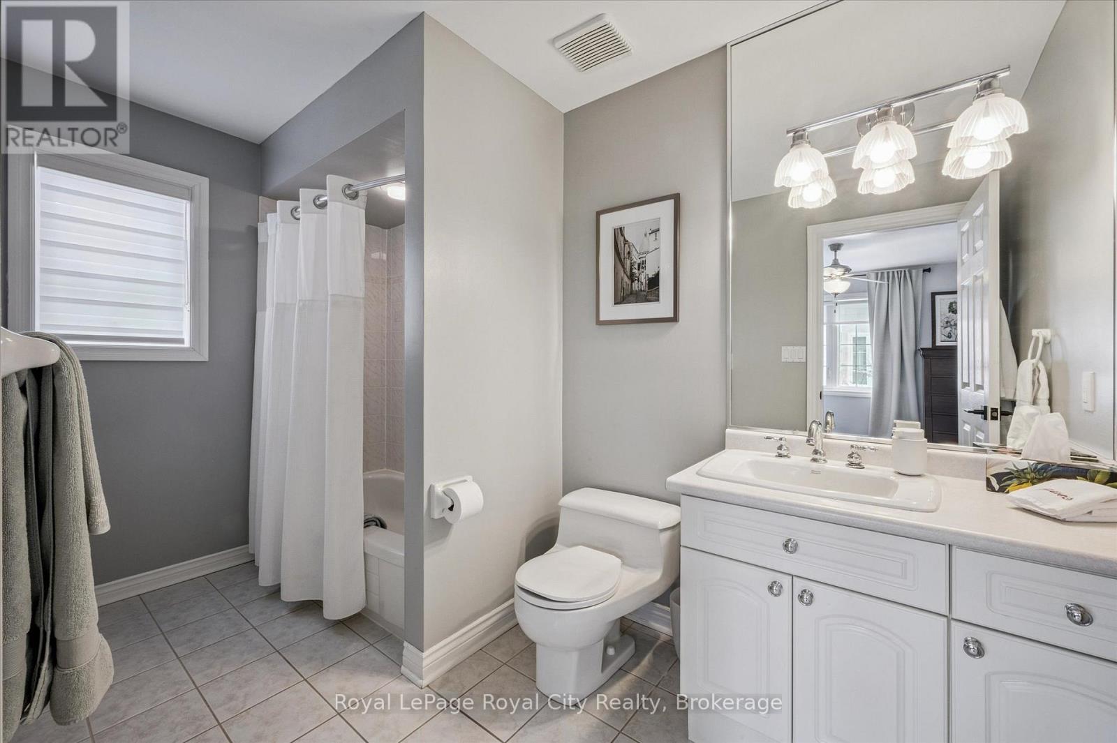 












11 - 25 MANOR PARK CRESCENT

,
Guelph (Dovercliffe Park/Old University),




Ontario
N1G1A2

