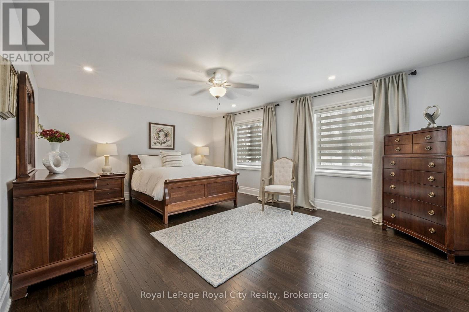 












11 - 25 MANOR PARK CRESCENT

,
Guelph (Dovercliffe Park/Old University),




Ontario
N1G1A2

