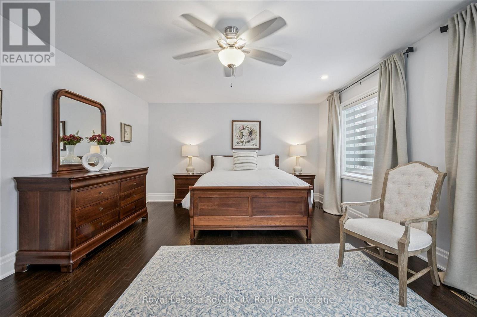 












11 - 25 MANOR PARK CRESCENT

,
Guelph (Dovercliffe Park/Old University),




Ontario
N1G1A2

