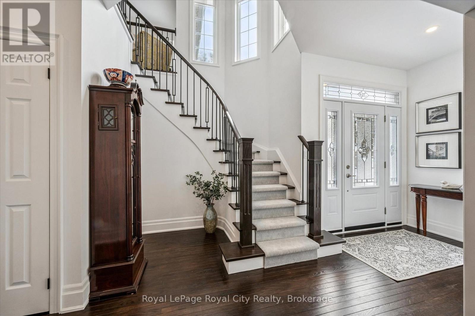












11 - 25 MANOR PARK CRESCENT

,
Guelph (Dovercliffe Park/Old University),




Ontario
N1G1A2

