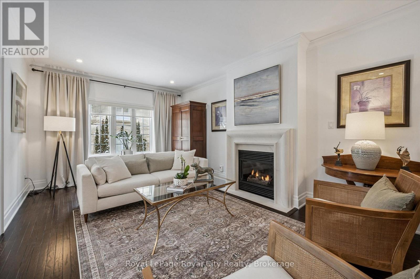 












11 - 25 MANOR PARK CRESCENT

,
Guelph (Dovercliffe Park/Old University),




Ontario
N1G1A2

